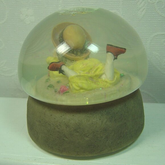 Kim Anderson Musical snow globe-plays "Forever Young" - Picture 3 of 4